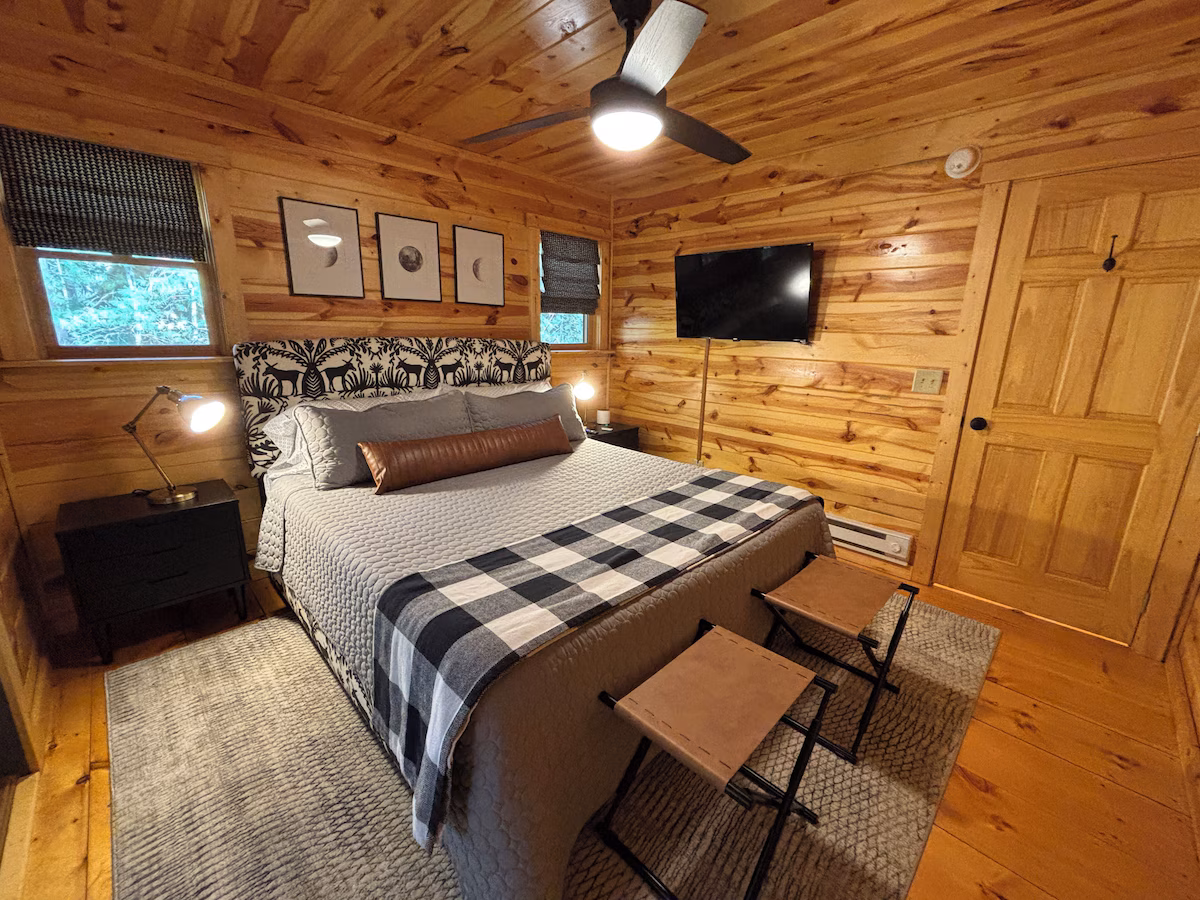 King bedroom at The Cozy Nook
